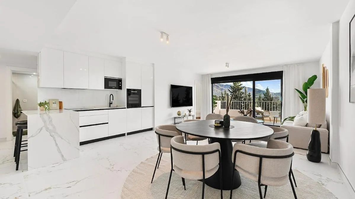 Elegant 3 Bedroom Apartment With Sea And Mountain Views Marbella