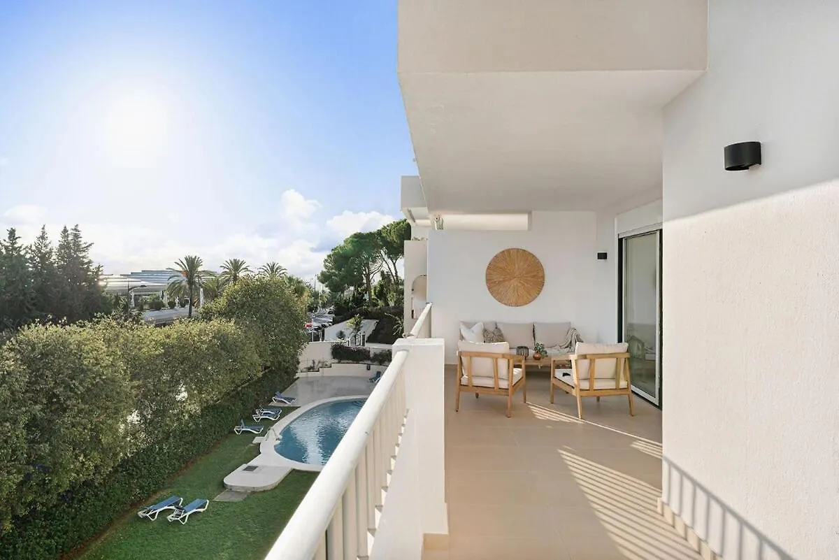 Elegant 3 Bedroom Apartment With Sea And Mountain Views Marbella